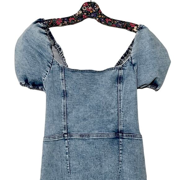 bebe Lace Back Denim Dress Size 6 With Puff Sleeves - Picture 2 of 8